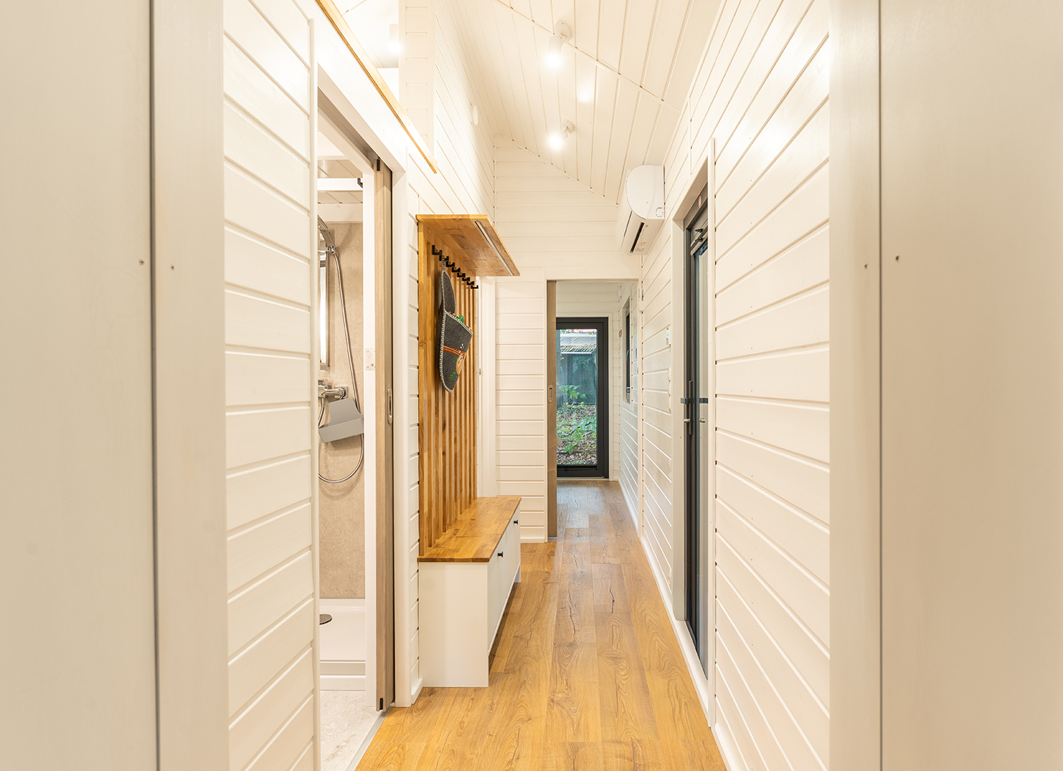 Flur mit Garderobe im Tiny House